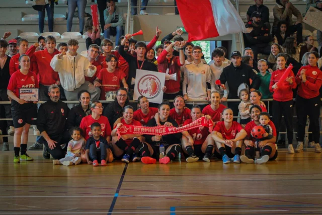 𝐅𝐮𝐭𝐬𝐚𝐥 𝐅𝐞́𝐦𝐢𝐧𝐢𝐧 | 𝐌𝐄𝐑𝐂𝐈 ❤️🤍  Ce samedi 26 avril 2025 restera à jamais gravé dans l’histoire du club : une finale disputée en une seule participation.  Bravo aux joueuses pour leur magnifique parcours, elles nous ont fait vivre de belles émotions.  Malgré la défaite 9-2, elles ont tout donné pendant la totalité du match, et sont mêmes parvenues à mener au score grâce à deux buts de Coralie LEGRAND.  Félicitations à la très belle équipe de @montaigu.vf.futsal  pour son titre 👏  Enfin, nous devons remercier tout particulièrement l’ensemble des supporters rouges et blancs venus en nombre pour supporter leurs joueuses. Vous avez assuré une ambiance exceptionnelle du début à la fin, merci à vous !  Bravo et merci à l’ensemble de la catégorie Futsal Féminin de l’Hermitage Venansault Football, vous avez porté fièrement nos couleurs jusqu’en finale ❤️🤍  Le staff :
Jessica LEMARCHAND 
Anthony GENNETAI
Manuella GENNETAI  Les joueuses :
Justine MICHEL
Ophélie COURBET
Maelle COSMAO
Lilou MICHEL
Mathilde MORNET
Charlotte LEMARCHAND
Oksanna PAPILLAUD
Soriya MOT
Coralie LEGRAND
Clémence BRIANCEAU
Fanny DAHERON
Mélanie JONGLEZ
Aurore PRODHOMME
Ophélie VERONNEAU
Cathy RENAUD  𝑬𝒏 𝑹𝒐𝒖𝒈𝒆 𝒆𝒕 𝑩𝒍𝒂𝒏𝒄 𝑨𝒍𝒍𝒆𝒛 𝑨𝒍𝒍𝒆𝒛 ! ❤️🤍